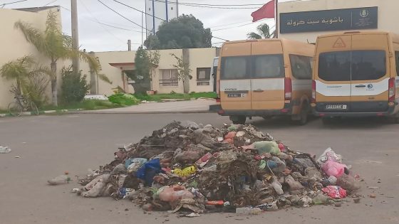 كومة أزبال أمام باشوية جزولة بإقليم آسفي تفجّر الاستياء وتضع رئيس جماعة خطازكان تحت المجهر