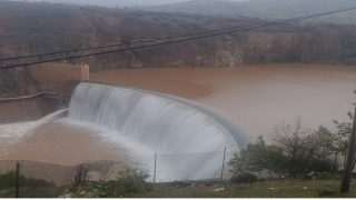 قلعة السراغنة في حالة استنفار.. سد “مولاي يوسف” يصل أقصى طاقته والسلطات تطلق عملية تفريغ المياه